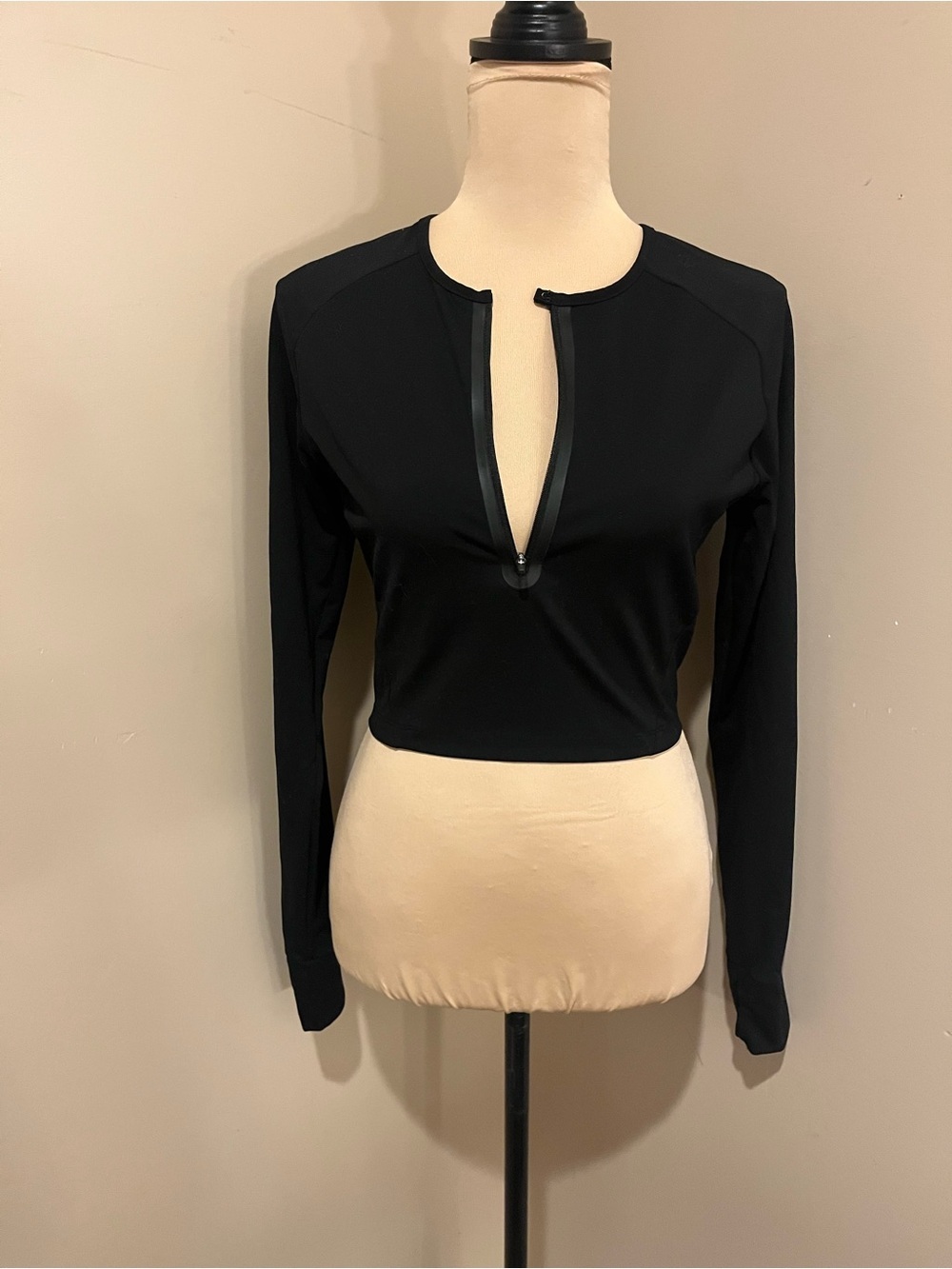 BuffBunny Black Long-Sleeve 1/2 Zip Crop Top, Medium